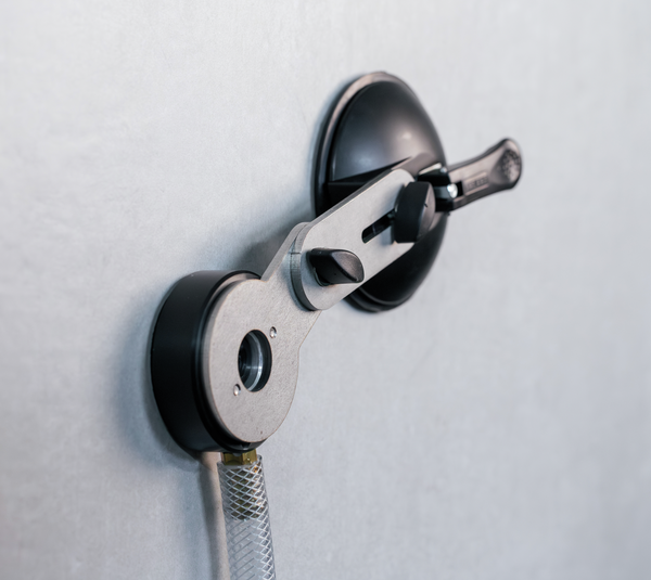 Drilling aid template with water supply / water collection drain