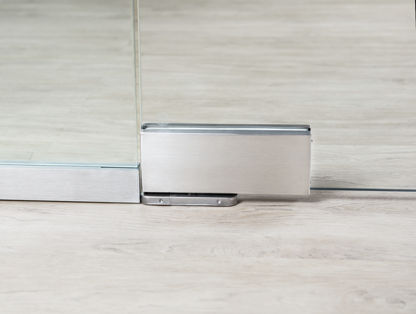 Self-closing corner fitting EN3 without hold-open