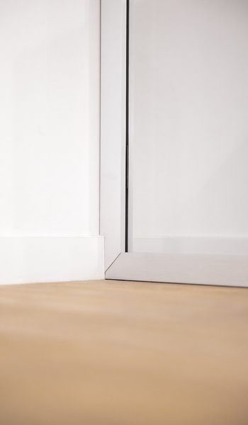 Wall connection clamping profile