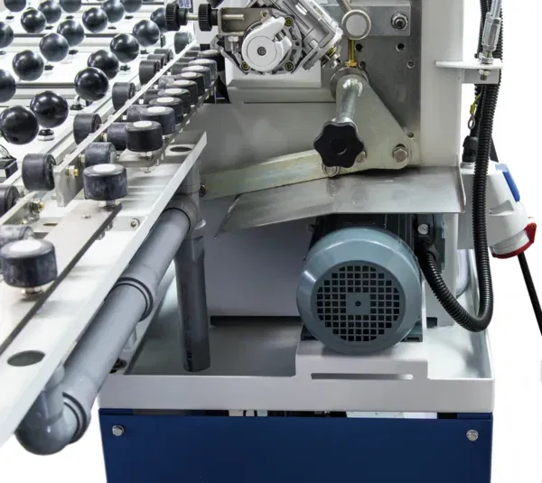 Moteur triphasé 1,1 kW, 1400 tr/min 220 V / 380 V, 50 Hz