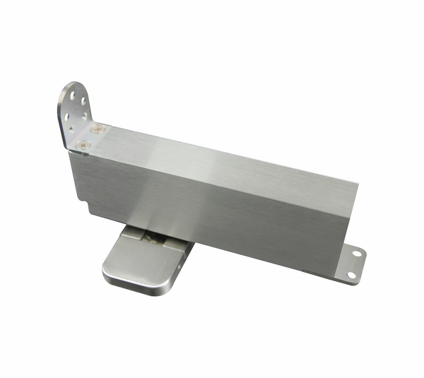 Self-closing patch fitting for wooden doors