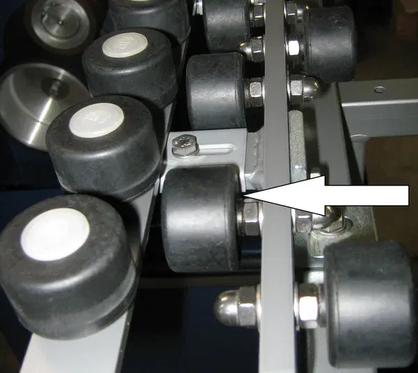 Horizontale Auflagerolle mit Hutmutter