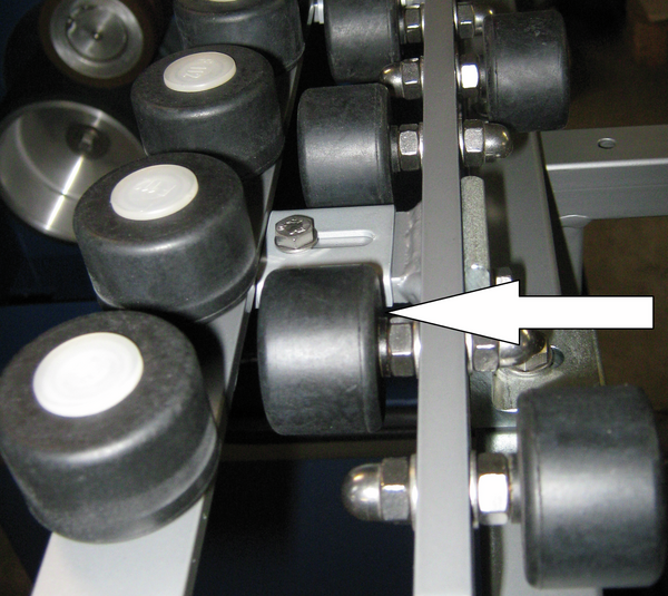 Horizontal support roller with cap nut