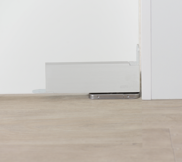 Self-closing patch fitting for wooden doors