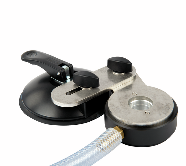 Drilling aid template with water supply / water collection drain